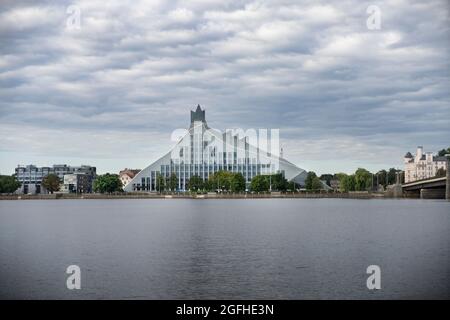 Riga, Lettonie. 22 août 2021. Vue panoramique de la Bibliothèque nationale de Lettonie Banque D'Images