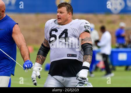 Las Vegas Raiders garde Richie Incognito (64) pendant le camp d'entraînement le mercredi 18 août 2021, à Thousand Oaks, en Californie (Dylan Stewart/image of Sport) Banque D'Images