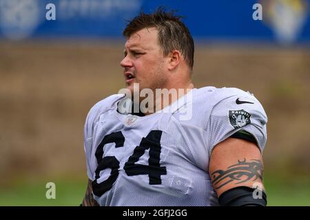 Las Vegas Raiders garde Richie Incognito (64) pendant le camp d'entraînement le mercredi 18 août 2021, à Thousand Oaks, en Californie (Dylan Stewart/image of Sport) Banque D'Images