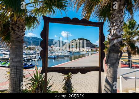 Espagne, Denia: Station balnéaire le long de la mer Méditerranée, province d'Alicante. Le port de plaisance Banque D'Images