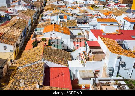 Espagne, Denia: Station balnéaire le long de la mer Méditerranée, province d'Alicante. Vue sur le toit de la vieille ville Banque D'Images