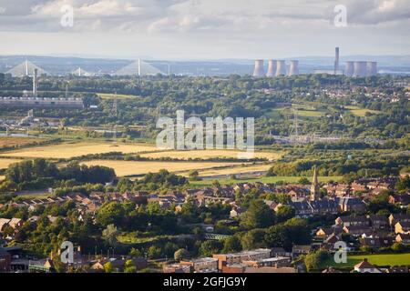 Frodsham Cheshire West et Chester M56 , Cheshire Plain, en regardant vers le ferry de Runcorn et Fiddlers Banque D'Images