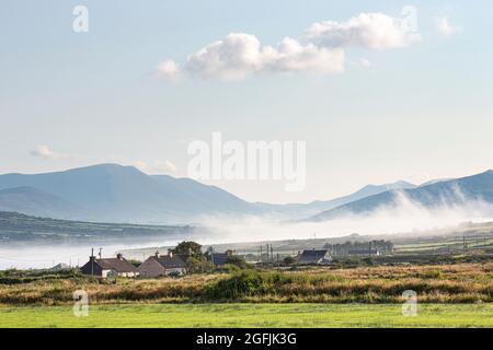 Brume matinale à Portmagee, comté de Kerry Irlande Banque D'Images