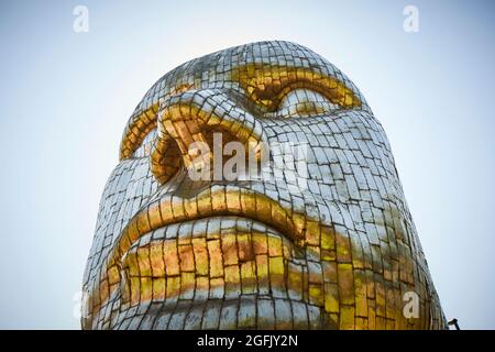 Centre-ville de Wigan , Lancashire, visage de la sculpture de Wigan par le sculpteur Rick Kirby Banque D'Images