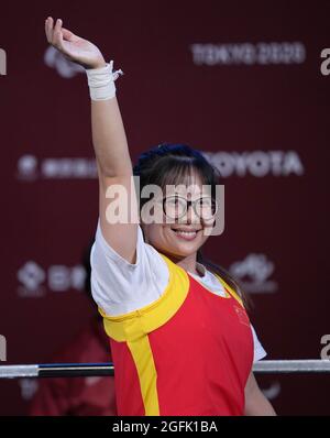 Tokyo, Japon. 26 août 2021. Le CUI Zhe, de Chine, réagit lors de la finale féminine de 45kg de soulèvement lors des Jeux paralympiques de Tokyo de 2020 à Tokyo, au Japon, le 26 août 2021. Credit: CAI Yang/Xinhua/Alay Live News Banque D'Images
