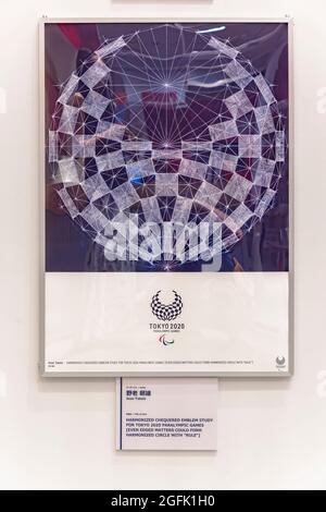 tokyo, japon - janvier 15 2020 : affiche de l'emblème à damier harmonisé des Jeux paralympiques d'été de Tokyo de 2020 conçu par Asao Tokolo at Sports Banque D'Images