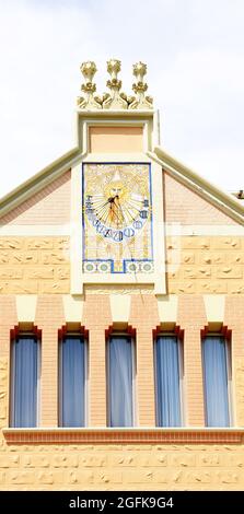 Cadran solaire sur une façade de Sitges, Barcelone, Catalogne, Espagne, Europe Banque D'Images