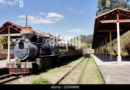 Ancienne locomotive à São Roque, sur l'ancienne route des vins. Lieu touristique à l'intérieur de l'État de São Paulo. Banque D'Images