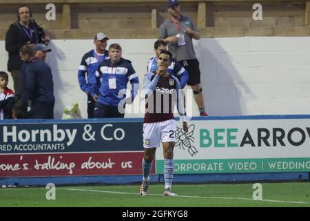 BARROW DANS FURNESS, ROYAUME-UNI. 24 AOÛT Anwar El Ghazi, de Aston Villa, met son doigt sur la bouche pour faire taire les fans de Barrow après avoir marquant leur troisième but lors du 2e match rond de la Carabao Cup entre Barrow et Aston Villa à Holker Street, Barrow-in-Furness, le mardi 24 août 2021. (Crédit : Mark Fletcher | INFORMATIONS MI) Banque D'Images