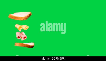 Sandwich au jambon et au fromage, avec des couches volantes. Banque D'Images