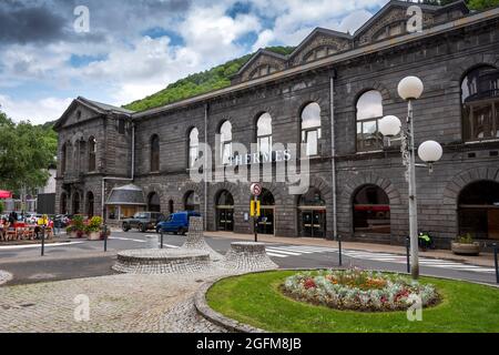 Le bâtiment Spa dans le style néo-byzantin au Mont-Dore, Parc naturel des volcans d'Auvergne, département du Puy de Dome, Auvergne Rhône Alpes, France Banque D'Images