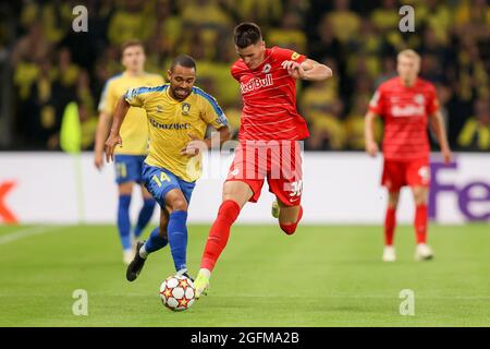 Broendby, Danemark. 25 août 2021. Benjamin Sesko (30) du FC Red Bull Salzburg vu lors du match de qualification de l'UEFA Champions League entre Broendby IF et le FC Red Bull Salzburg au stade Broendby à Broendby. (Crédit photo : Gonzales photo/Alamy Live News Banque D'Images