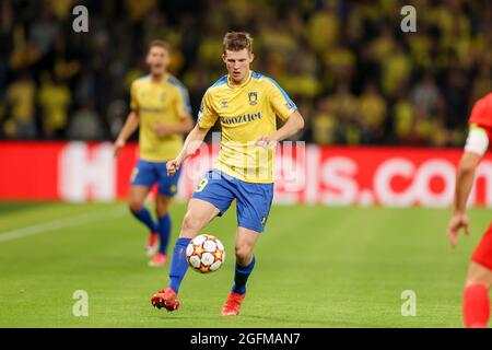 Broendby, Danemark. 25 août 2021. Morten Frendrup (19) de Broendby IF vu lors du match de qualification de l'UEFA Champions League entre Broendby IF et le FC Red Bull Salzburg au stade Broendby à Broendby. (Crédit photo : Gonzales photo/Alamy Live News Banque D'Images