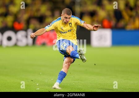 Broendby, Danemark. 25 août 2021. Josip Radoch (22) de Broendby SI vu pendant le match de qualification de la Ligue des champions de l'UEFA entre Broendby IF et le FC Red Bull Salzburg au stade Broendby à Broendby. (Crédit photo : Gonzales photo/Alamy Live News Banque D'Images