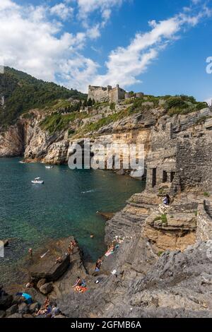 Ancien château de Doria (1164-XIX siècle) de Porto Venere ou de Portovenere, sur la côte rocheuse le long de la mer Méditerranée. La Spezia, Ligurie, Italie Banque D'Images