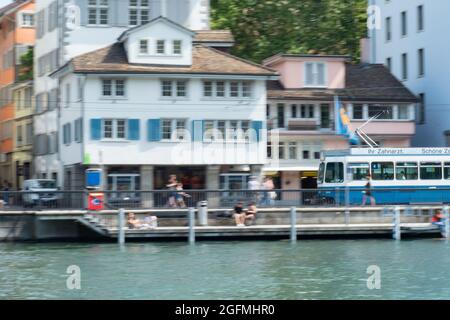 Zurich, Suisse - 20 août 2021 : ancien tramway dans le centre historique Banque D'Images