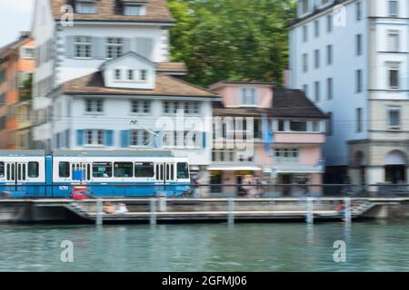 Zurich, Suisse - 20 août 2021 : ancien tramway dans le centre historique Banque D'Images