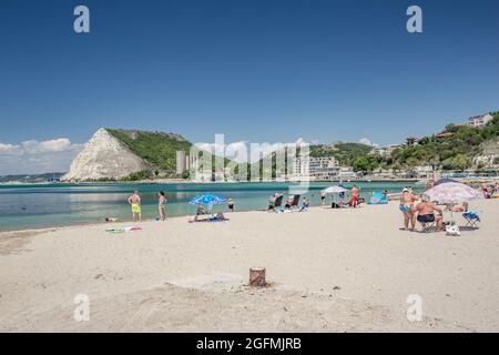 Vue incroyable de Kavarna, Bulgarie.Kavarna est une ville côtière de la mer Noire et station balnéaire dans la région de Dobruja dans le nord-est de la Bulgarie.Kavarna Bulg Banque D'Images