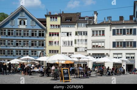 Zurich, Suisse - 20 août 2021 : célèbre Muensterhof historique dans le centre-ville Banque D'Images