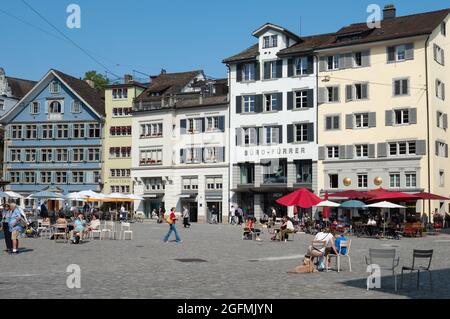 Zurich, Suisse - 20 août 2021 : célèbre Muensterhof historique dans le centre-ville Banque D'Images