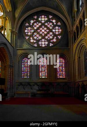 Fenêtre rose du XIIIe siècle dans la cathédrale notre-Dame de Lausanne. Suisse. Banque D'Images