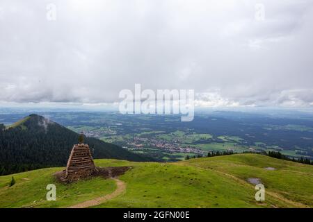 Vue sur la montagne 'Hörnle' dans les Alpes 'Ammergau' en Bavière du Sud Banque D'Images