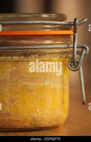 Foie gras dans un pot, foie d'oie Banque D'Images