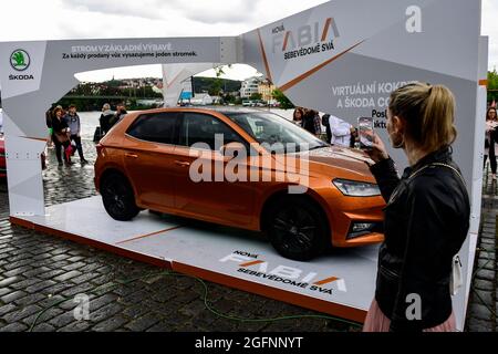 Prague, République tchèque. 26 août 2021. La voiture Skoda Fabia de quatrième génération est exposée en première mondiale à l'exposition 'Auta na naplavce' à Prague, République Tchèque, le 26 août 2021. Crédit : Roman Vondrous/CTK photo/Alay Live News Banque D'Images