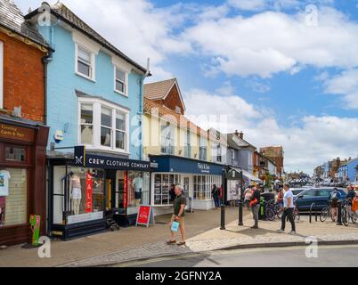 Boutiques sur High Street, Aldeburgh, Suffolk, East Anglia, Angleterre, ROYAUME-UNI Banque D'Images