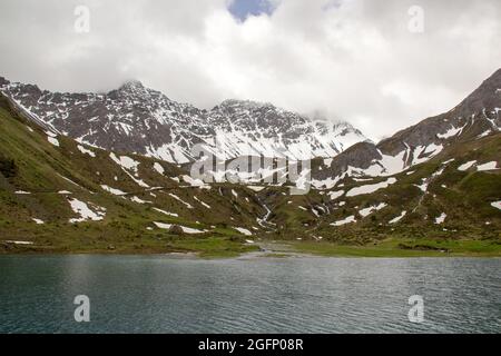 Lac en montagne Banque D'Images