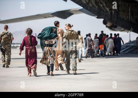 Kaboul, États-Unis Afghanistan. 24 août 2021. Une Marine avec la 24e unité expéditionnaire maritime (MEU via crédit: SIPA USA/Alay Live News Banque D'Images