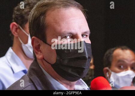 Rio de Janeiro, Rio de Janeiro, Brésil. 26 août 2021. (INT) l'hôtel de ville de Rio de Janeiro lance le programme transformer la génération. Août 26, Rio de Janeiro, Brésil: Le maire de Rio, Eduardo Paes, et le secrétaire spécial de la Jeunesse, Salvino Oliveira, annoncent le programme transformer la génération, qui profitera à 12,000 jeunes de Rio de Janeiro d'ici 2024, lors d'un événement au Musée d'Art de Rio, jeudi (26). Le projet encouragera la population âgée de 14 à 29 ans à créer des solutions pour garantir les droits. (Credit image: © Erica Martin/TheNEWS2 via ZUMA Press Wire) Banque D'Images