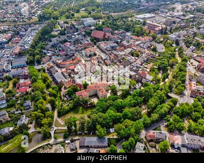 Journée ensoleillée au Koscian, ville de wielkopolskie vue aérienne voïvodenship Banque D'Images