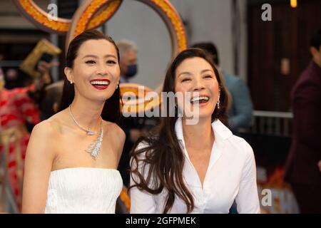 Fala Chen et Michelle Yeoh arrivent pour la première britannique du Shang-Chi de Marvel Studio à Curzon Mayfair, dans le centre de Londres. Date de la photo: Jeudi 26 août 2021. Banque D'Images