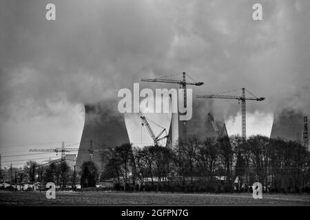 La centrale électrique de Ferrybridge avant d'être démolie de 2019 à 2021 Banque D'Images