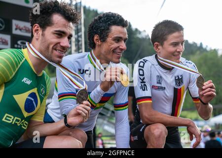 Mens Elite podium, 1ère place Christopher BLEVINS des Etats-Unis, 2ème place Henrique AVANCINI du Brésil, 3ème place Maximilian BRANDL d'Allemagne, pendant la course de court de cross-country XCC aux Championnats du monde MTB 2021, Mountain Bike cyclisme événement le 26 août 2021 à Val Di Sole, Italie - photo Olly Bowman / DPPI Banque D'Images