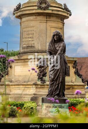 Statue de Lady Macbeth dans les jardins de Bancroft, Stratford-upon-Avon. Banque D'Images