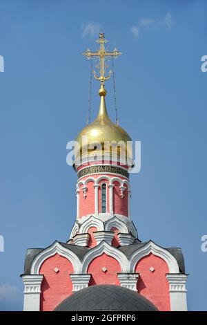 = Haut de l'Église des Martyrs royaux Saints = vue de la partie supérieure de l'Église des Martyrs royaux Saints et des porteurs de la passion sur le territoire du c Banque D'Images