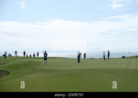 Leven, Royaume-Uni. 15 août 2021. Joueurs sur le 6ème green lors de la finale au Trust Golf Women's Scottish Open à Dumbarnie Links, Leven, Fife, Écosse. Crédit: SPP Sport presse photo. /Alamy Live News Banque D'Images