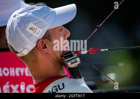 Para archer Piotr Van Montagu photographié en action lors de la ronde de classement ouverte de l'événement de tir à l'arc composé individuel masculin, le troisième jour de la Banque D'Images