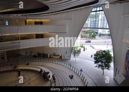 West Kowloon, Hong Kong, Chine - 15-08-2021: Xcommuniqué Center, un lieu artistique de classe mondiale pour l'opéra chinois conçu par Revery Architecture Banque D'Images