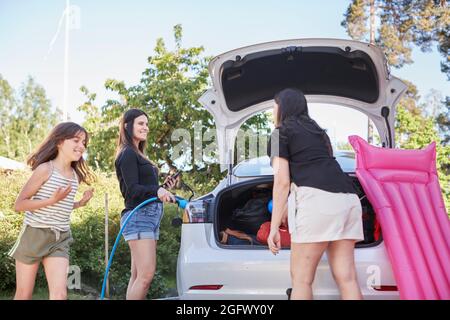 Voiture familiale avant les vacances Banque D'Images