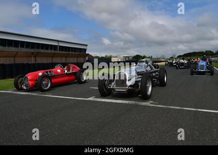 Sur la première rangée de la grille, Rod Jolley, Griron Alvis Speed 20 Special, Alex Simpson, Alvis Goodwin Special, Alvis Centenary Race, Bob Gerard Memorial Banque D'Images