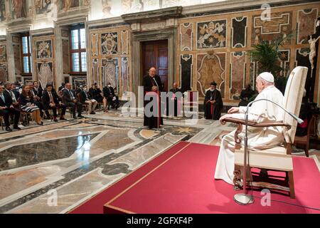 Rome, Italie. 27 août 2021. 26 août 2021 : le Pape François reçoit le réseau des législateurs catholiques internationaux en public privé au Vatican Credit: Independent photo Agency/Alamy Live News Banque D'Images