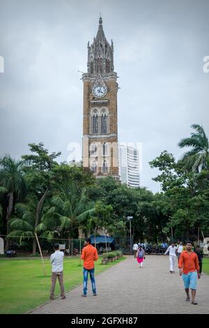 Mumbai, Maharastra, Inde - 16 août 2018 : l'emblématique tour de l'horloge du Rajabai, symbole du patrimoine de Mumbai, Inde Banque D'Images