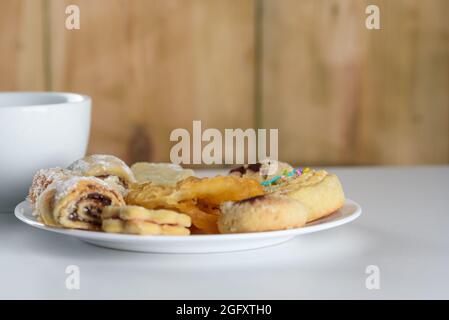 Desserts du Moyen-Orient. L'Arabe des bonbons. Le henné et Mimouna Cookies. Banque D'Images