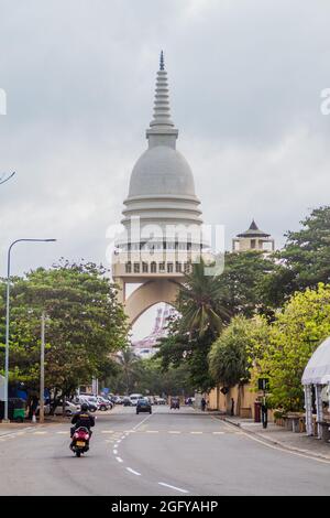 COLOMBO, SRI LANKA - 26 JUILLET 2016 : Bouddha Sambodhi Chathya Jayanthi Chathya stupa à Colombo. Banque D'Images