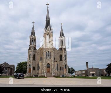 Petersburg, Iowa. Église catholique Saint-Pierre et Saint-Paul. Consacrée 1906. Banque D'Images