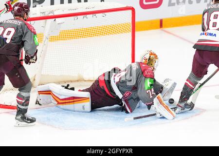 Riga, Arena Riga, qualification olympique, Lettonie. 27 août 2021. Hongrie, sauf par le gardien de but Ivars Punnenovs (Lettonie) (Suisse/Croatie) Credit: SPP Sport Press photo. /Alamy Live News Banque D'Images