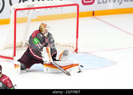 Riga, Arena Riga, qualification olympique, Lettonie. 27 août 2021. Hongrie, sauf par le gardien de but Ivars Punnenovs (Lettonie) (Suisse/Croatie) Credit: SPP Sport Press photo. /Alamy Live News Banque D'Images
